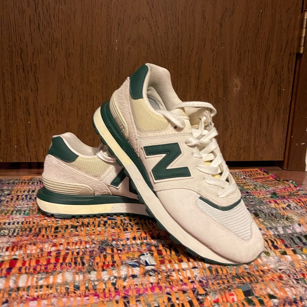 New Balance 574 Green/White - 9.5mens/11womens